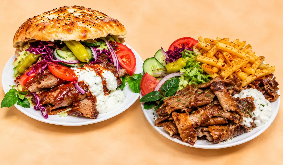 Döner im Fladenbrot und Döner-Teller mit Pommes und Salat